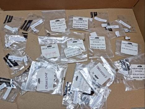 Slika na kojoj se prikazuje tekst, materijal za pakiranje, pakiranje i ozna�avanje, u dvorani

Sadr�aj generiran uz AI mo�da nije to�an.