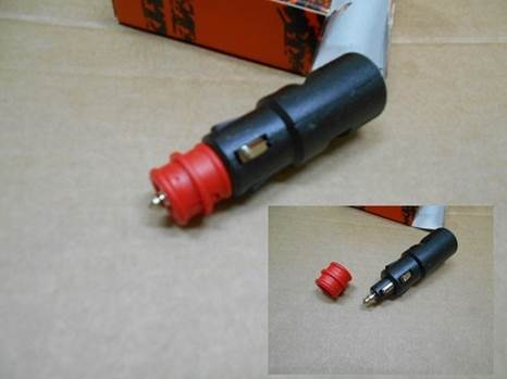 Slika na kojoj se prikazuje pod, na zatvorenom

Opis je automatski generiran