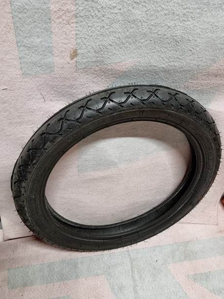 Slika na kojoj se prikazuje guma, kota�, Automobilski dijelovi, Sinteti�ka guma

Sadr�aj generiran uz AI mo�da nije to�an.