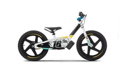 Slika na kojoj se prikazuje motocikl, bicikl, zrak, obavljanje

Opis je automatski generiran