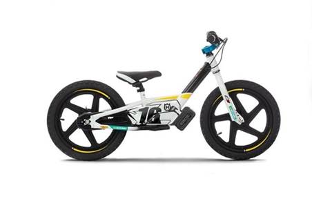 Slika na kojoj se prikazuje motocikl, bicikl, na otvorenom, transport

Opis je automatski generiran
