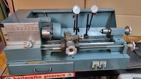 Slika na kojoj se prikazuje stroj, strojni alat, napraviti pjenu, u dvorani

Sadraj generiran uz AI moda nije toan.