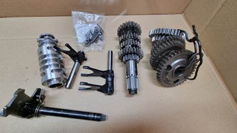 Slika na kojoj se prikazuje predmeti od metala, Automobilski dijelovi, brzina, u dvorani

Opis je automatski generiran