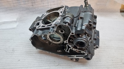 Slika na kojoj se prikazuje Automobilski dijelovi, stroj, motor, u dvorani

Sadr�aj generiran uz AI mo�da nije to�an.