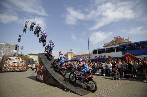 PV_XFIGHTERS_EXHIBITIONTOUR_ZAGREB_06062009_0004.jpg